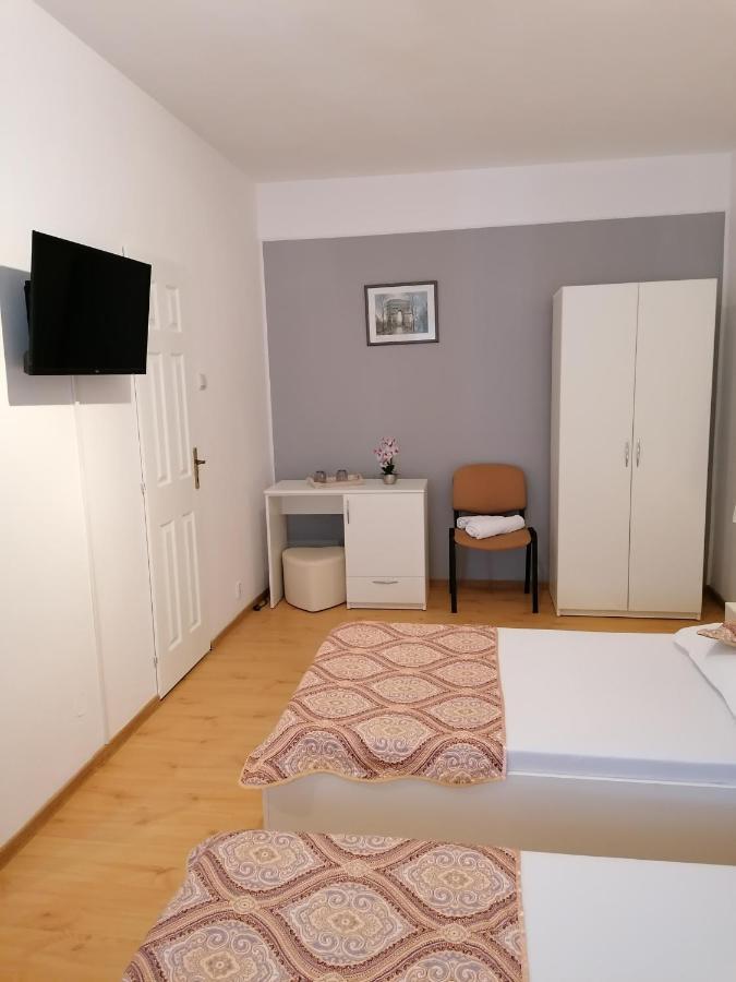 Pensiunea Ca La Mama Acasa Resita Zimmer foto