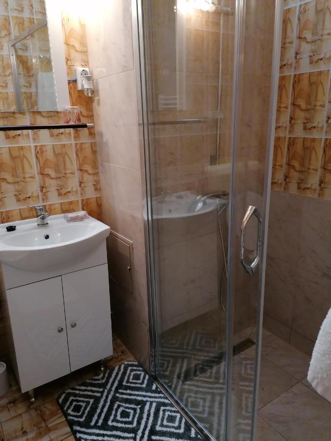 Pensiunea Ca La Mama Acasa Resita Zimmer foto
