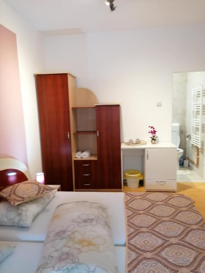 Pensiunea Ca La Mama Acasa Resita Zimmer foto